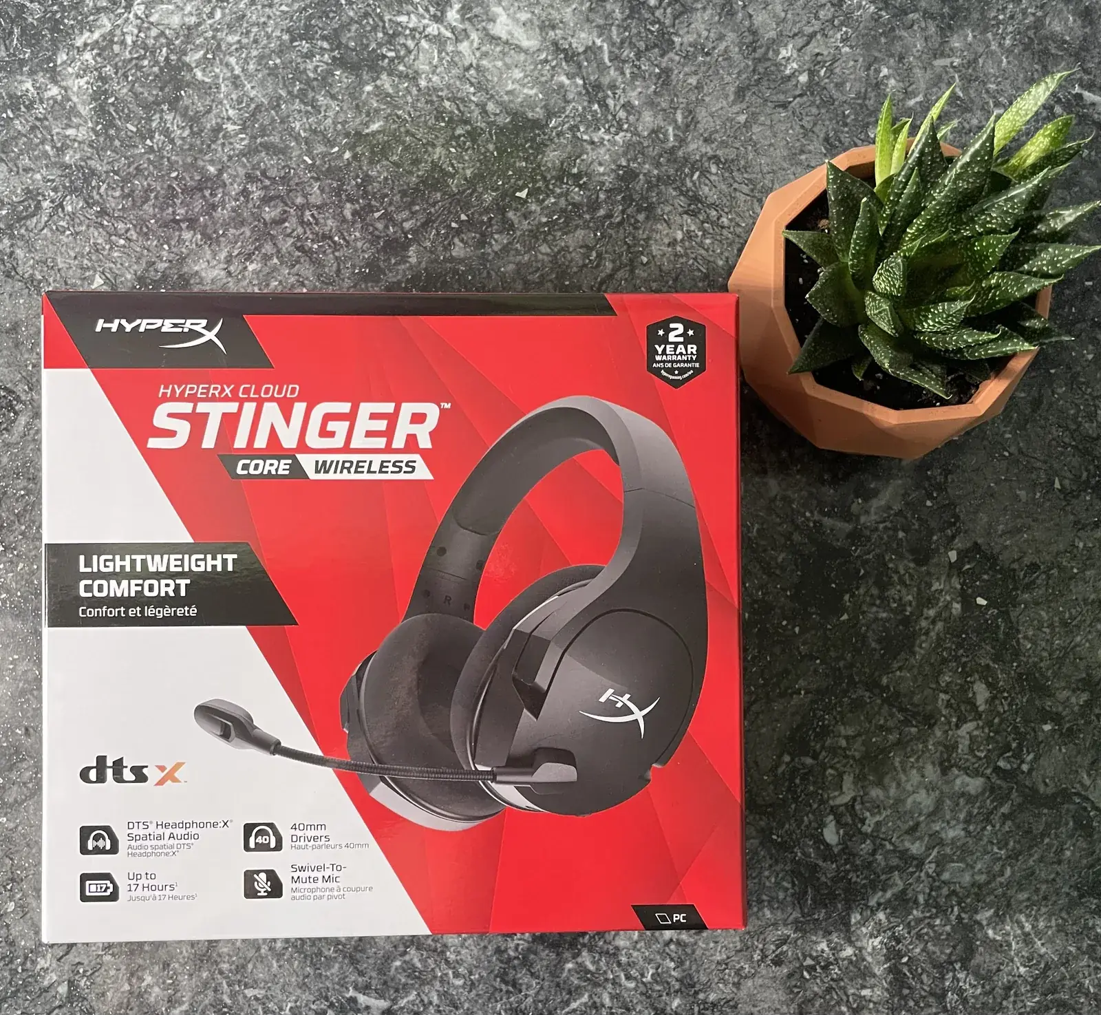Коробка HyperX Cloud Stinger Core Wireless із позначкою гарантії 2 роки